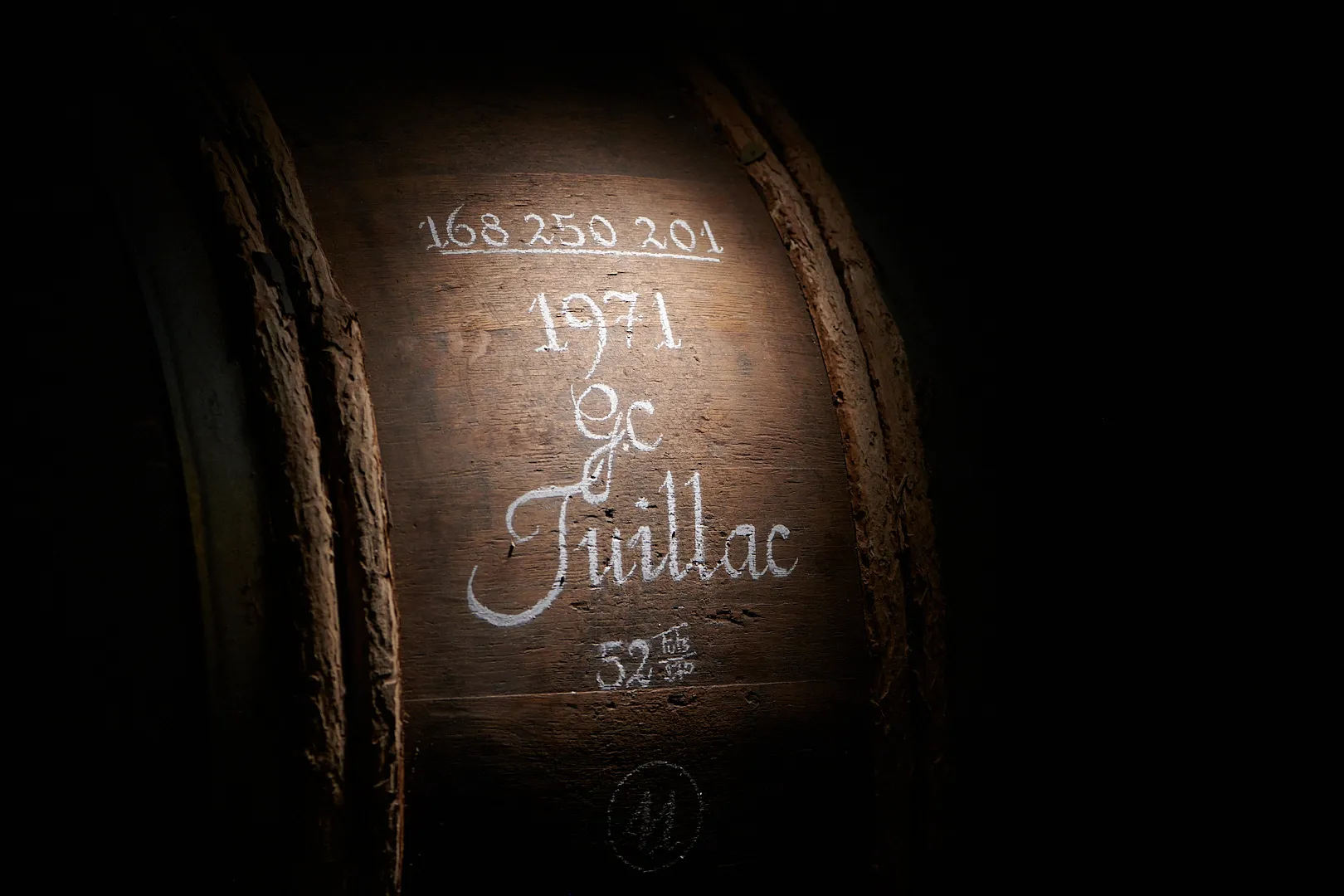 Barrique cognac inscription Juillac 1971 chai artisanal