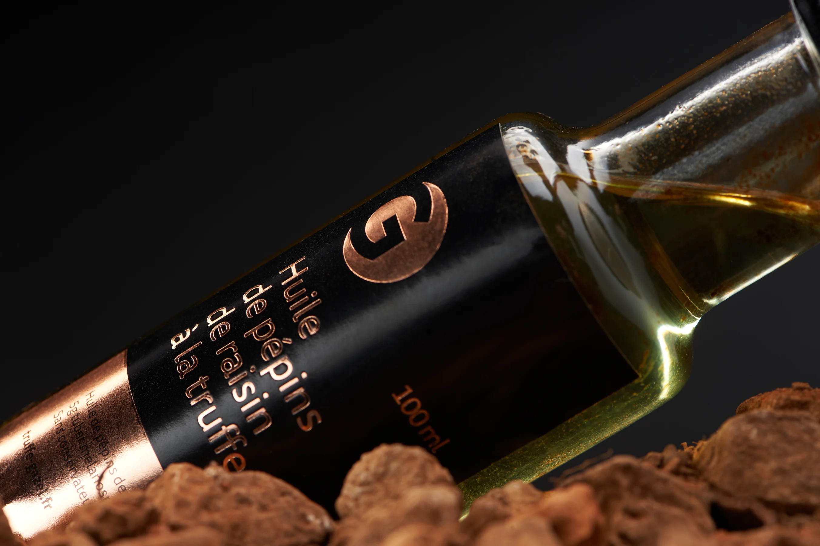Beautyshot — huile de pépins de raisin à la truffe, packshot éditorial